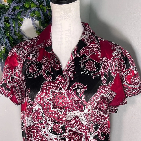 Cato Woman, 18/20W, Asian inspired satin finish short sleeve hidden button front - Picture 2 of 8